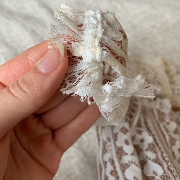 White lace off the shoulder FL&L dress - Picture 4 of 4